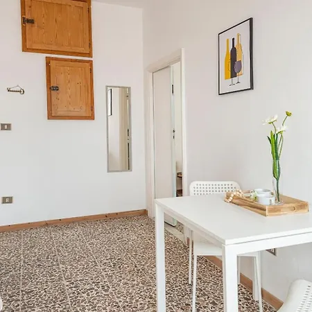 Appartement El Buric - La Magia Nel Centro Storico, Piccolo In Palazzina Antica, Ideale Per Coppie