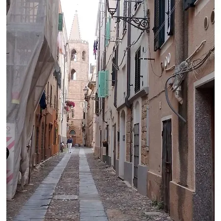 Lejlighed El Buric - La Magia Nel Centro Storico, Piccolo In Palazzina Antica, Ideale Per Coppie *